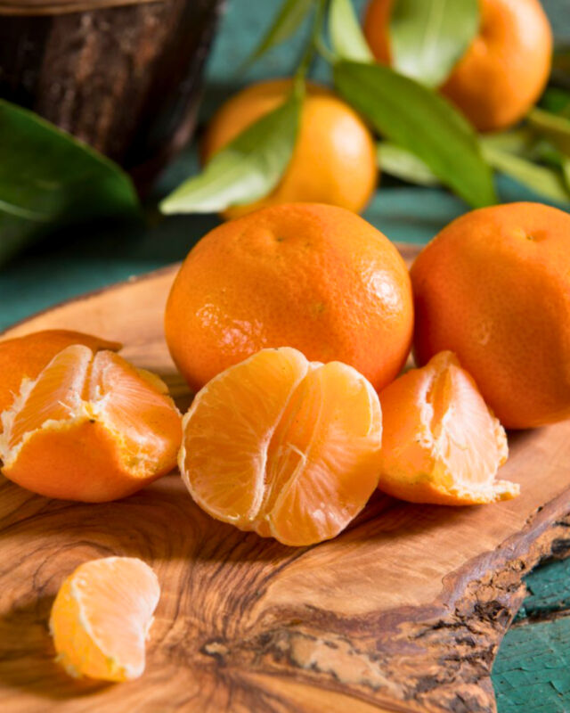 Get your daily dose of Vitamin C the tasty way—fresh mandarins are in at @kinsfarmmarket! Juicy, sweet, and snack-ready. Come grab nature’s healthiest little pick-me-up.🍊⁠
.⁠
.⁠
.⁠
#VancouverEats #KinsMarket #CitrusSeason #SnackTime #HealthySnacks⁠
#CapilanoMall #ShopCapilanoMall #NorthVancouver